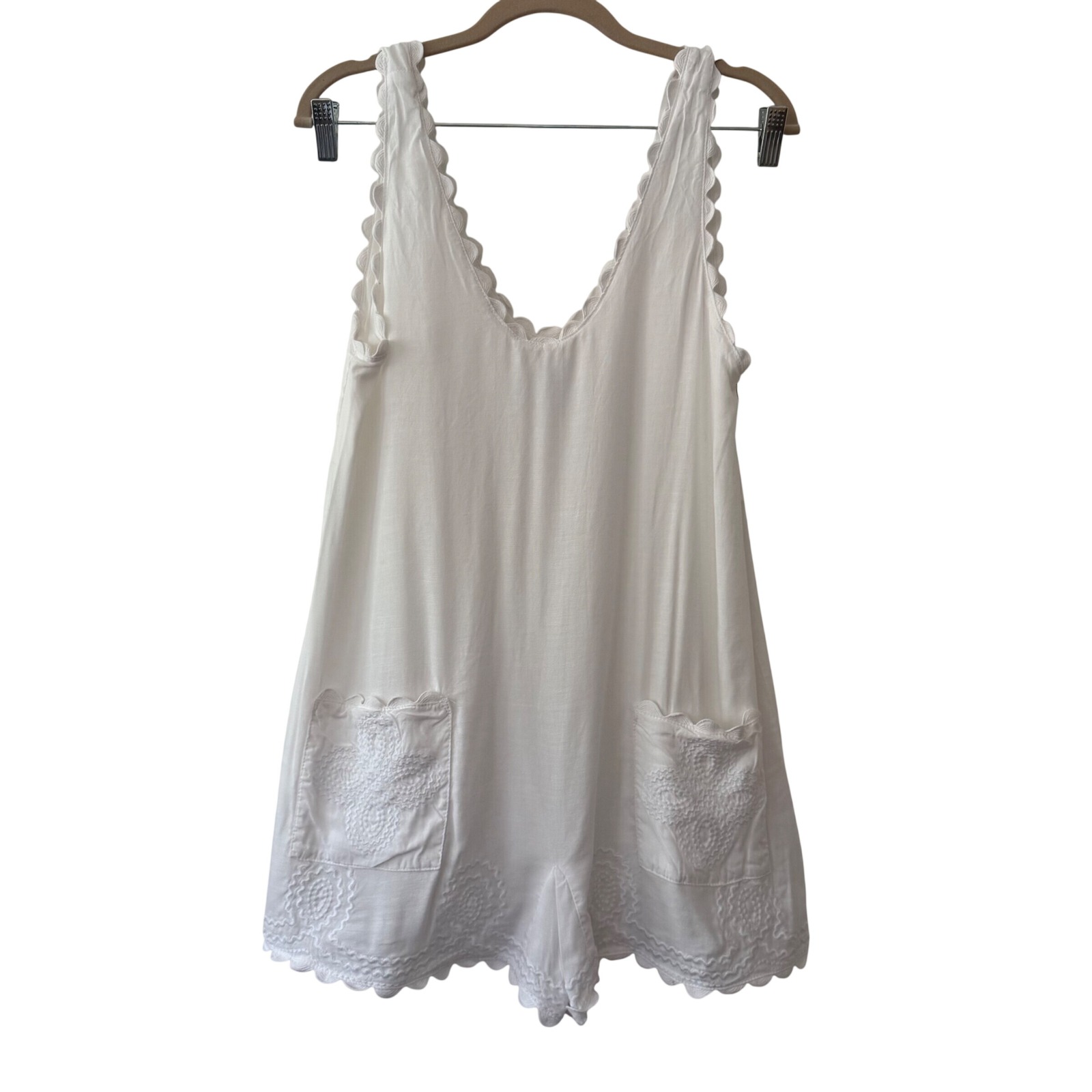 J. Marie White Looks Linen Embroidered Scallop Trim Austin Romper Tie Back Small